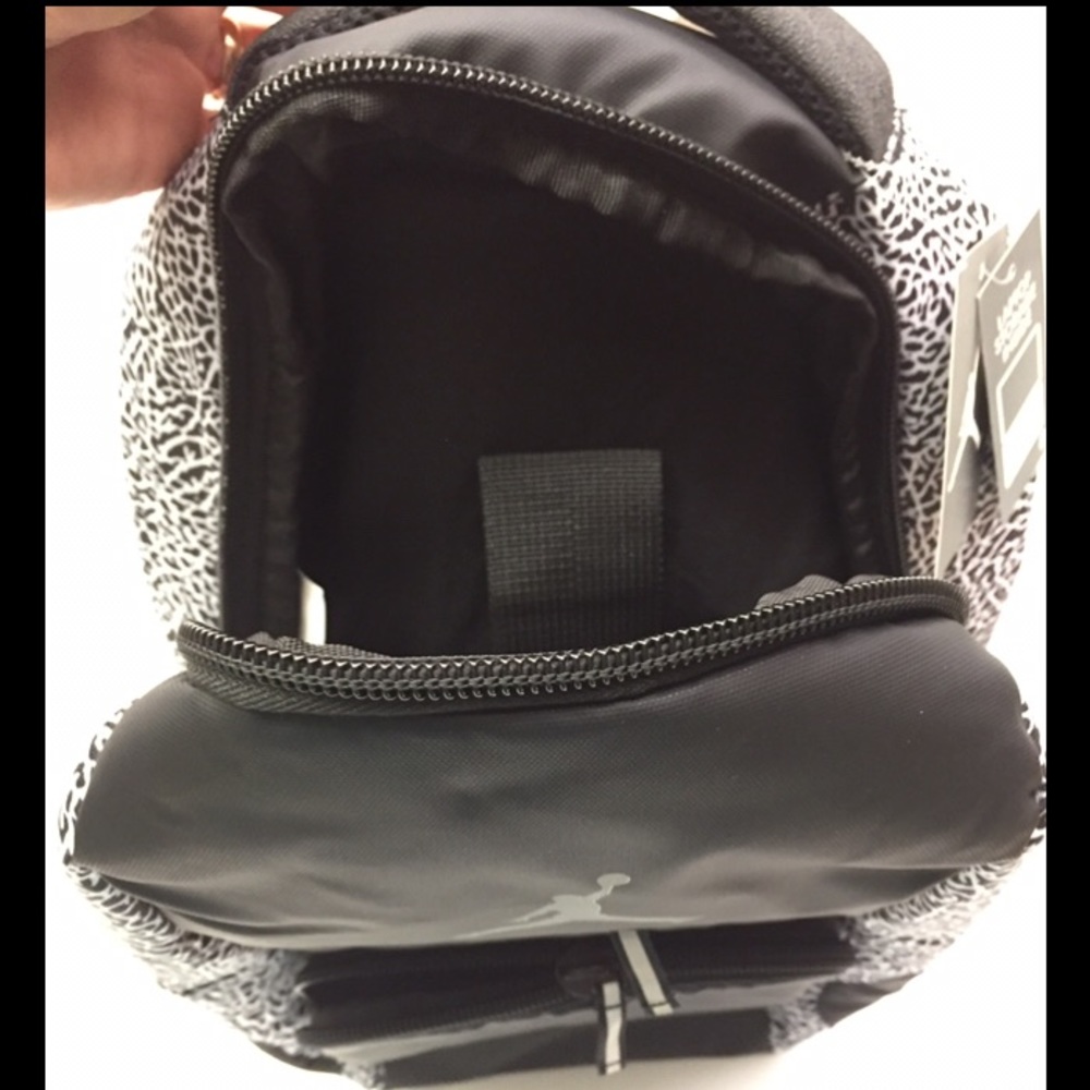 NIKE JORDAN JUMPMAN BLK & GRY ONYX BACKPACK NWT - Picture 6 of 8